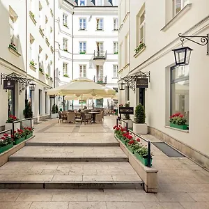 Aparthotel St. Andrew's Palace, Warsaw